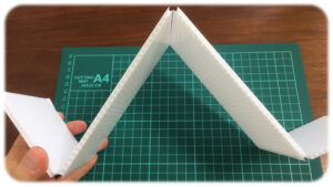プラダンの切り方は最後まで切らないのがコツ?　山折り・谷折り