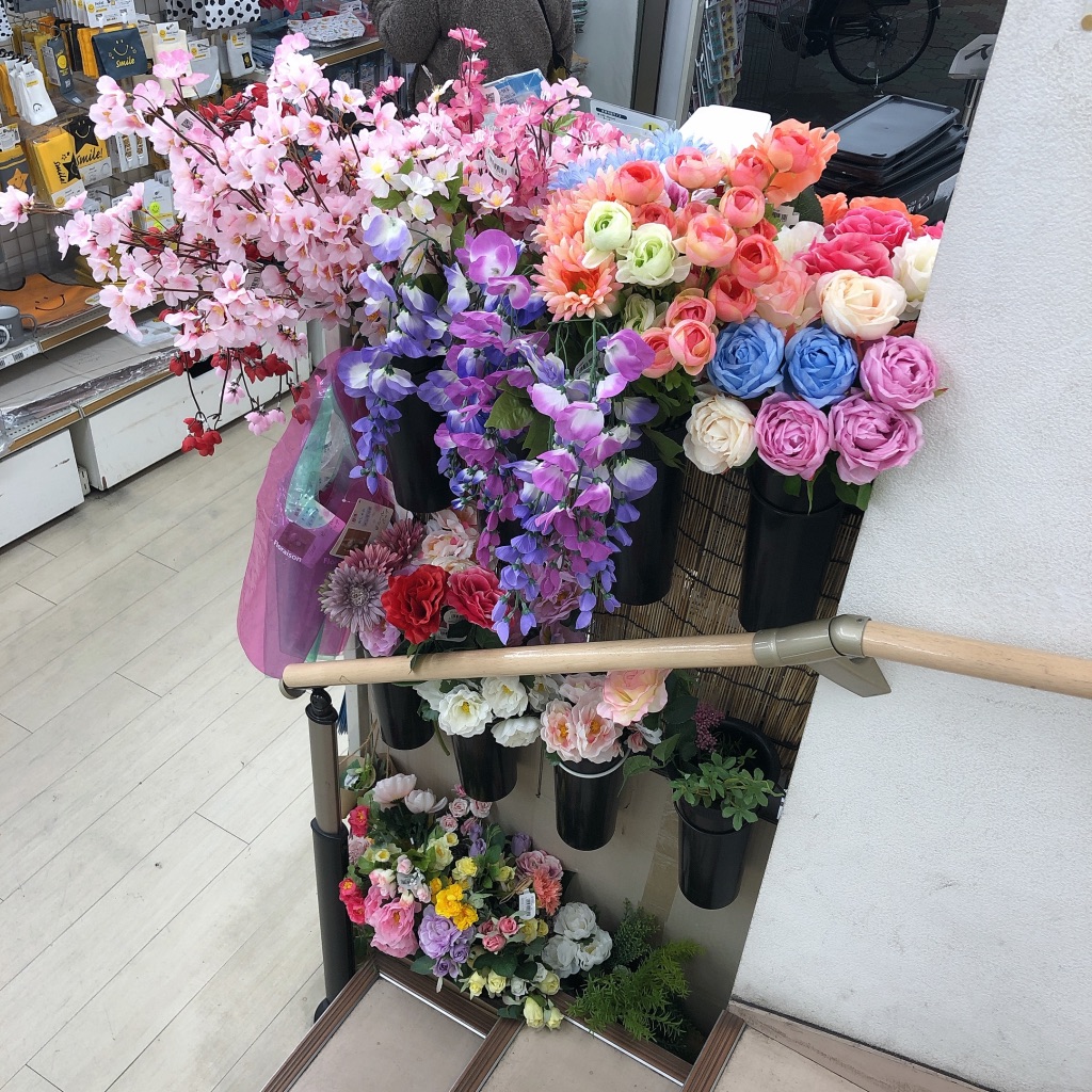 ダイソーの造花の種類を調査!インテリアに最適なアレンジ方法をご紹介! - 暮らしを便利にもっと豊かに