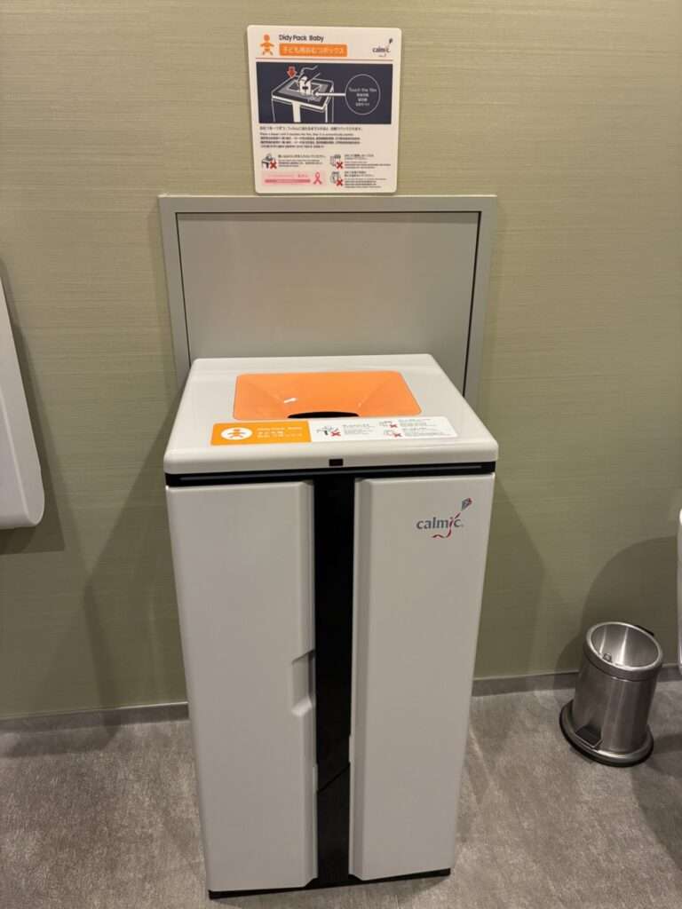 IBASHOのトイレにある、子ども用のおむつボックス